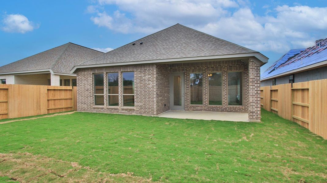 Exterior details and patio area of a home in Everly 45', Tomball (Image 3).