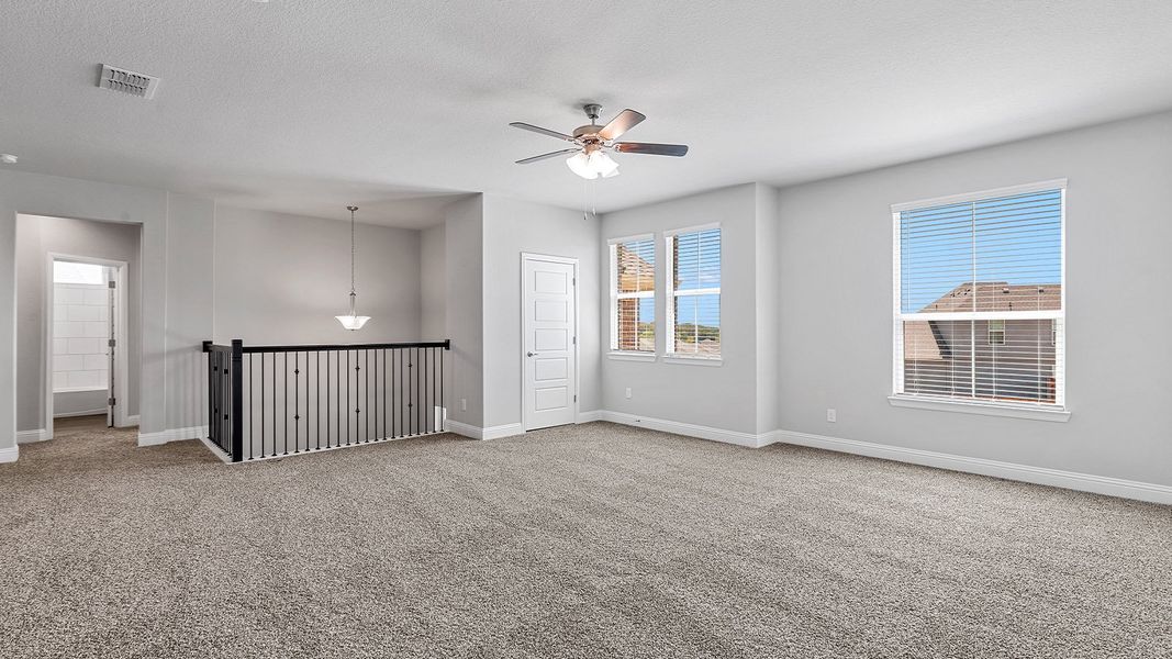 Spacious, unfurnished interior of a new home in Eagle Creek, Denton (Image 29).