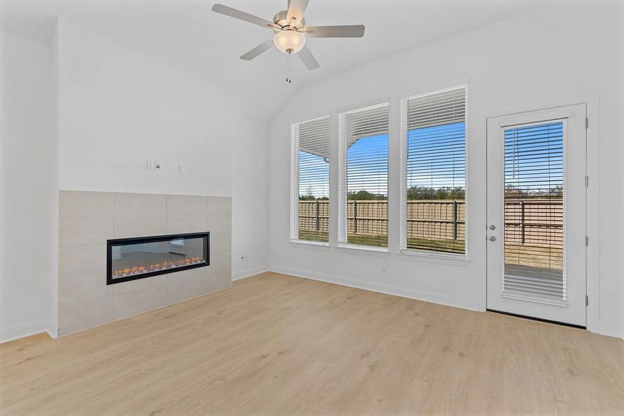 Spacious, unfurnished interior of a new home in The Colony - 45', Bastrop (Image 16).