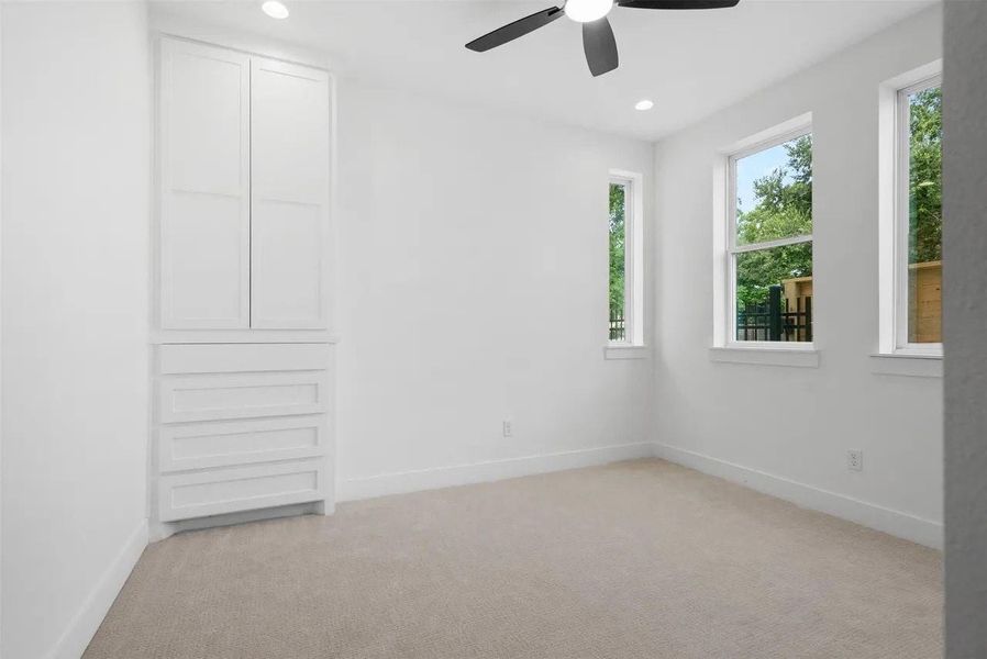 Spacious, unfurnished interior of a new home in , Houston (Image 10).