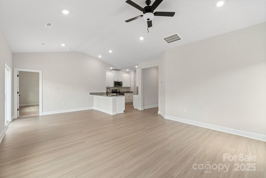 Spacious, unfurnished interior of a new home in Ascot Woods, Charlotte (Image 15).