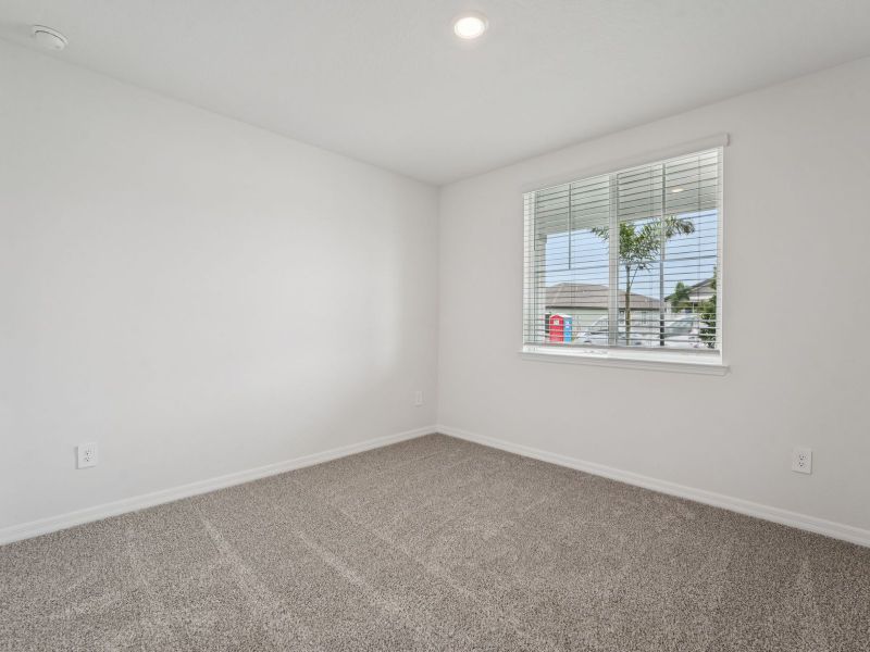 Spacious, unfurnished interior of a new home in The Grove at Stuart Crossing - Signature Series, Bartow (Image 12).