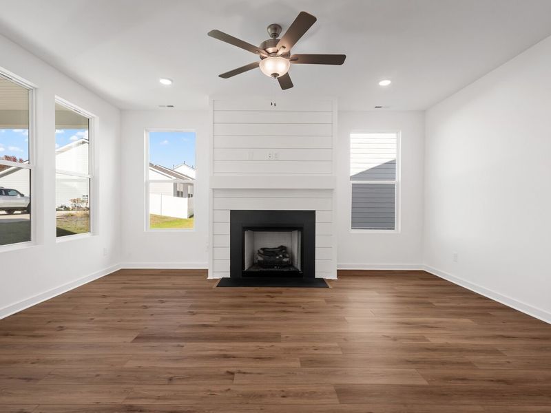 Spacious, unfurnished interior of a new home in Sage Farms, White House (Image 28).