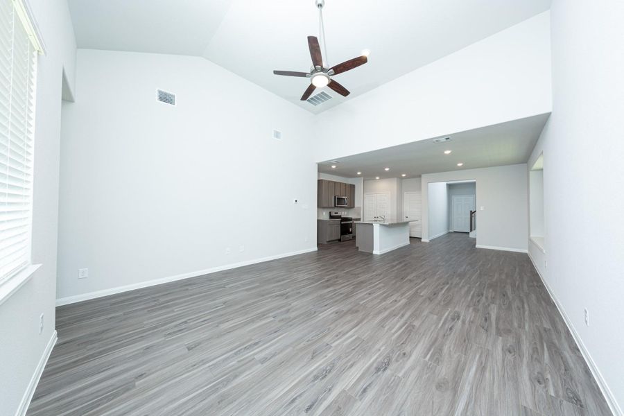 Spacious, unfurnished interior of a new home in River's Edge, Conroe (Image 14). Spacious, unfurnished interior of a new home in River's Edge, Conroe (Image 14).