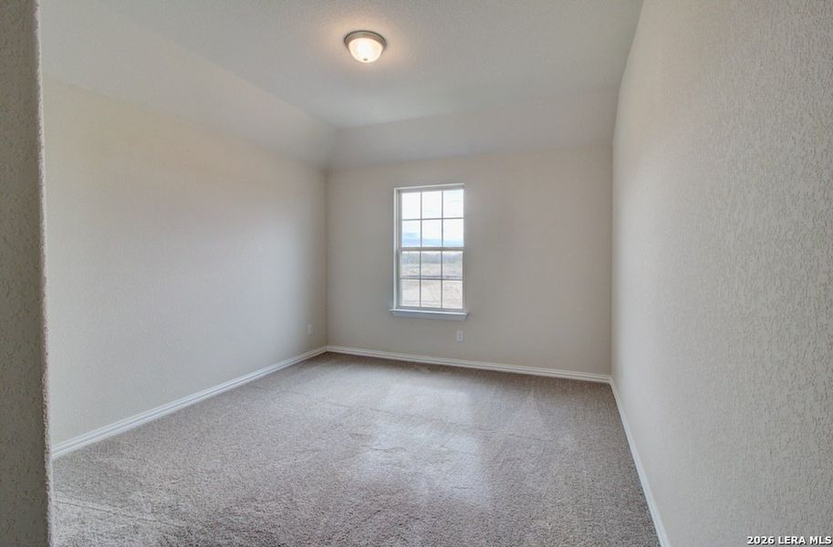 Spacious, unfurnished interior of a new home in Stream Waters, Seguin (Image 23).