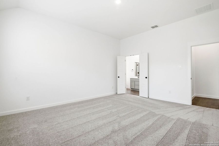 Spacious, unfurnished interior of a new home in Vista Ridge, Live Oak (Image 17).