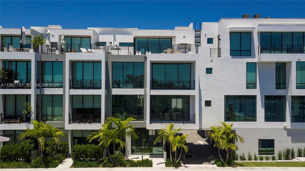 Condo located in North Miami Beach, FL showcasing its design and architecture (Image 26).