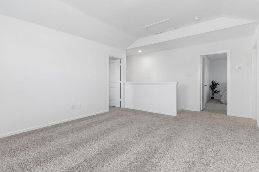 Spacious, unfurnished interior of a new home in Holly Ridge, Rosenberg (Image 26).