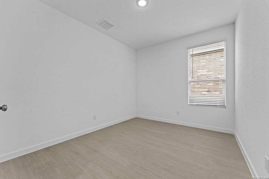 Spacious, unfurnished interior of a new home in Sky Ranch, New Braunfels (Image 15).