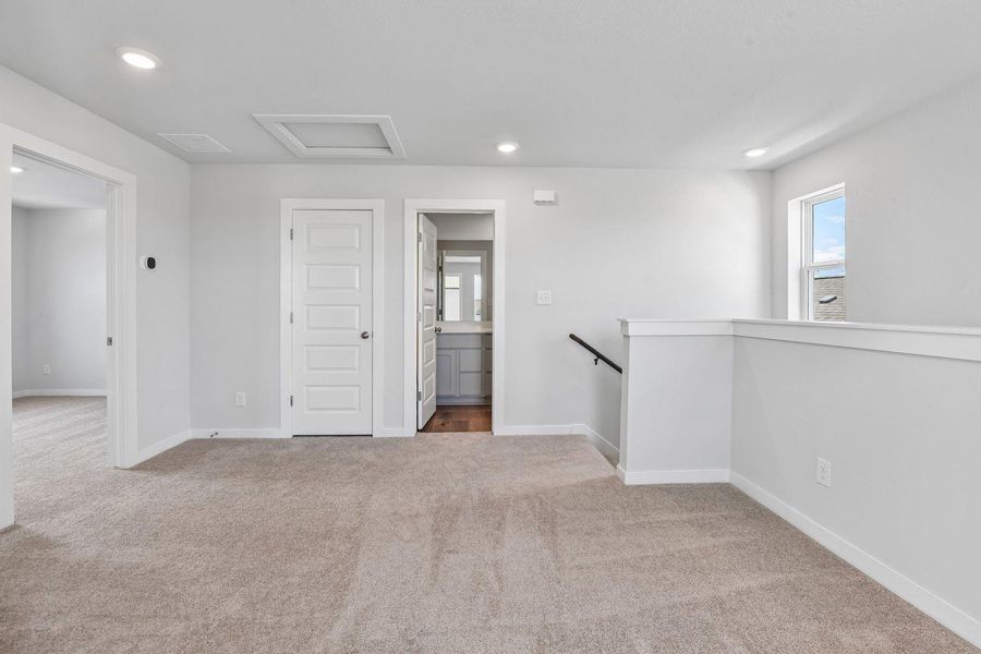Spacious, unfurnished interior of a new home in Trinity Ranch, Elgin (Image 16).