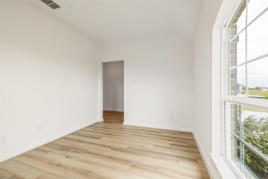 Spacious, unfurnished interior of a new home in River Ranch, Dayton (Image 19).