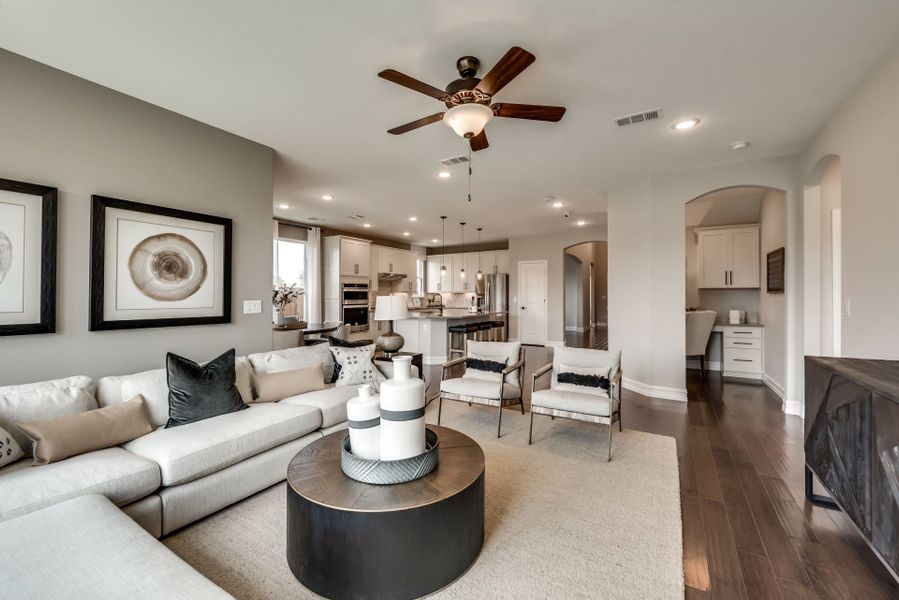 Representative furnished interior of a home built from the Harvard by Pulte Homes in Wellington, Fort Worth (Image 29).