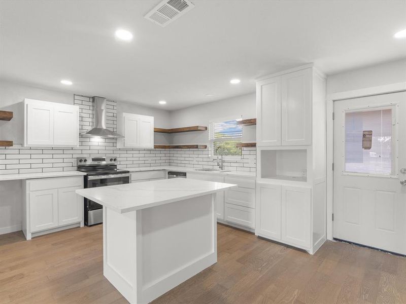 Furnished interior view inside a new home in , Bowie (Image 9).