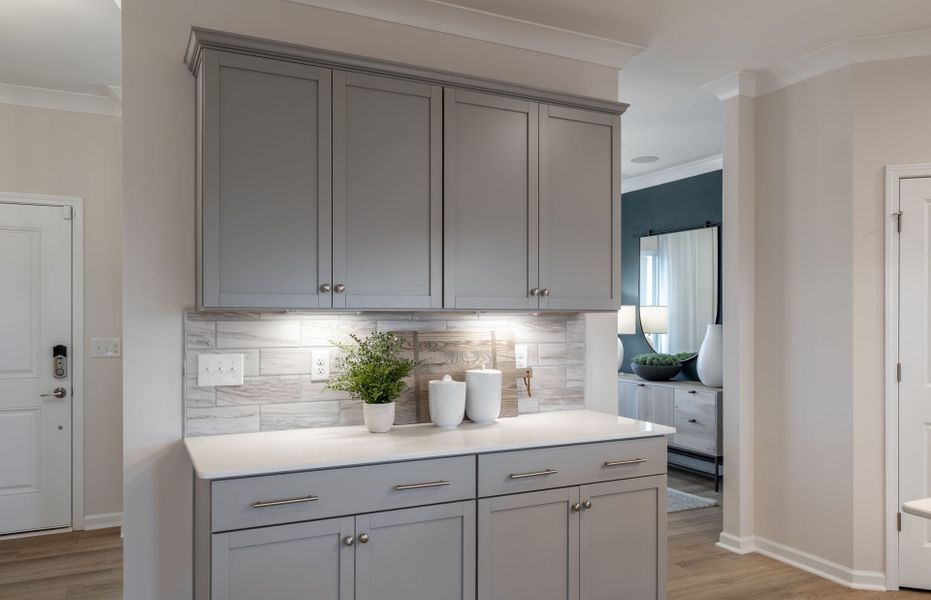 Plenty of Kitchen Storage Plenty of Kitchen Storage