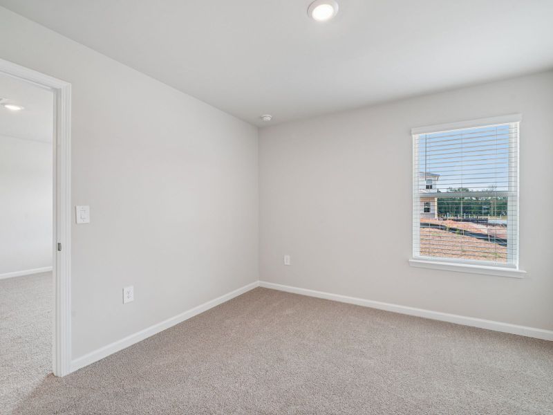 Spacious, unfurnished interior of a new home in Northwoods at Mirror Lake, Villa Rica (Image 16).