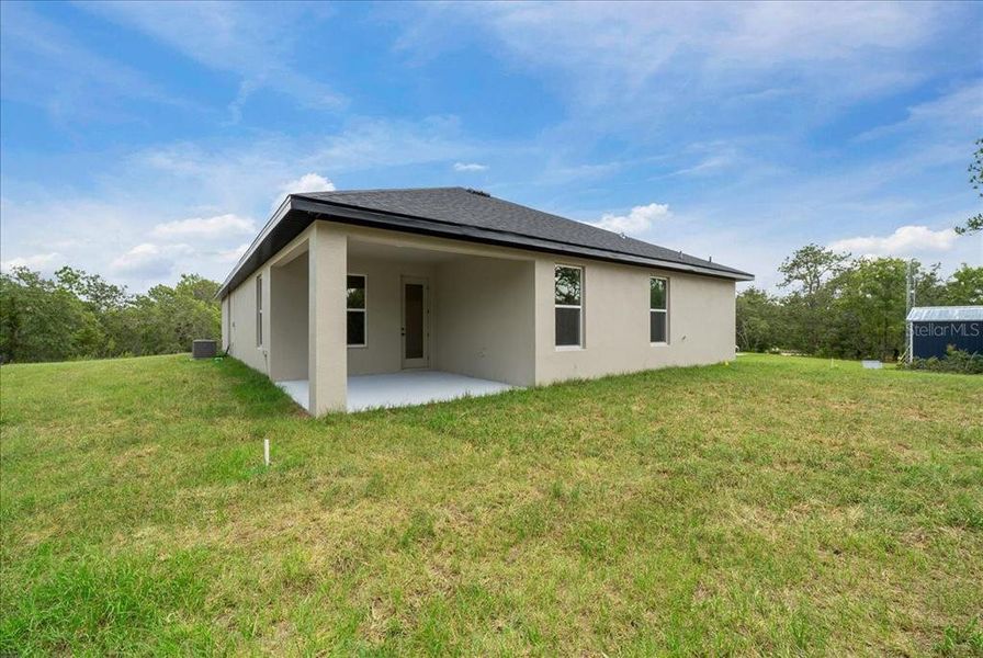 Exterior details and patio area of a home in , Weeki Wachee (Image 37).