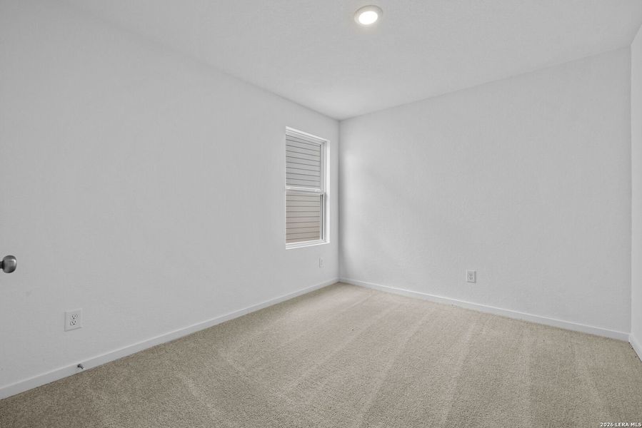 Spacious, unfurnished interior of a new home in Spring Grove, St. Hedwig (Image 12).