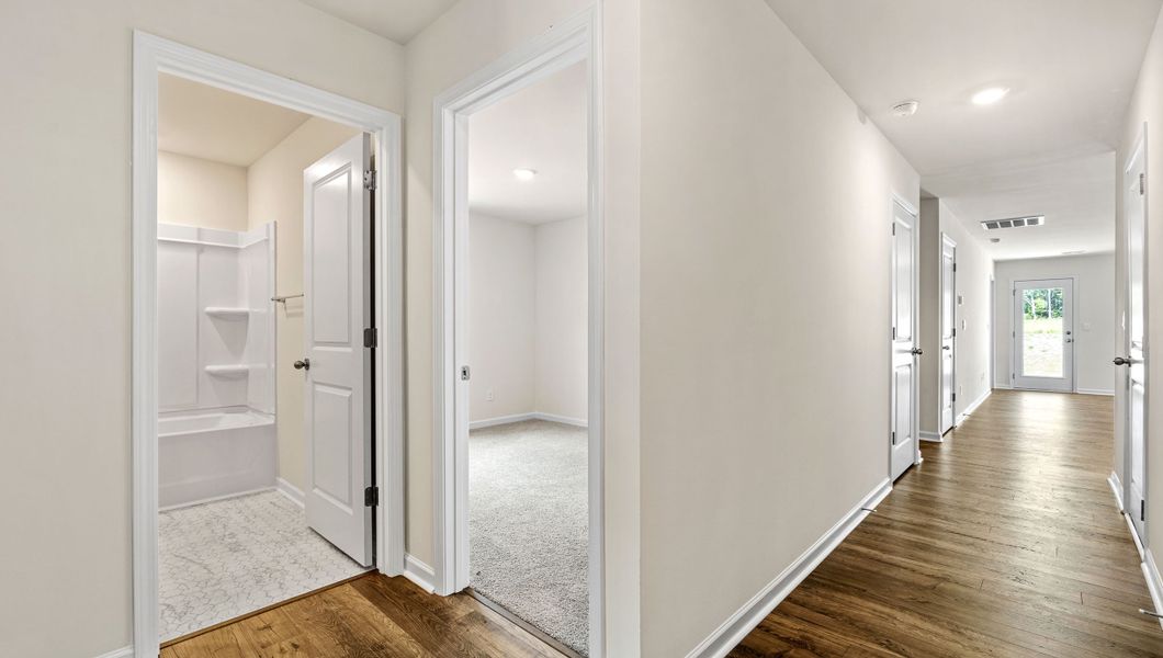 Spacious, unfurnished interior of a new home in Varner Station, Woodruff (Image 9).