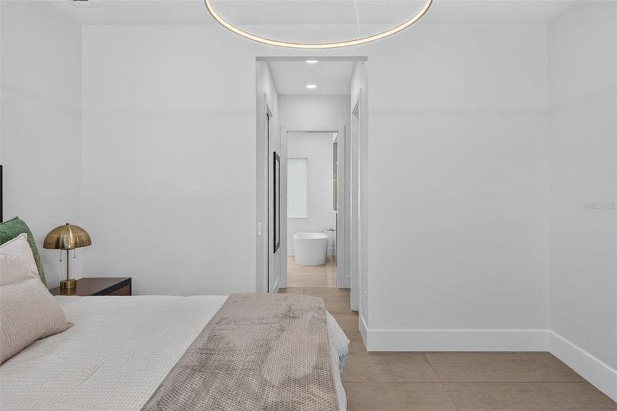 Spacious, unfurnished interior of a new home in , Sarasota (Image 23).