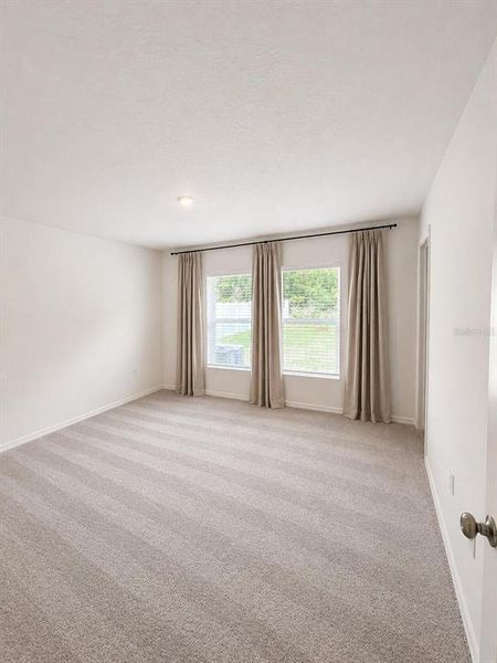 Spacious, unfurnished interior of a new home in Eagle Hammock, Eagle Lake (Image 24).