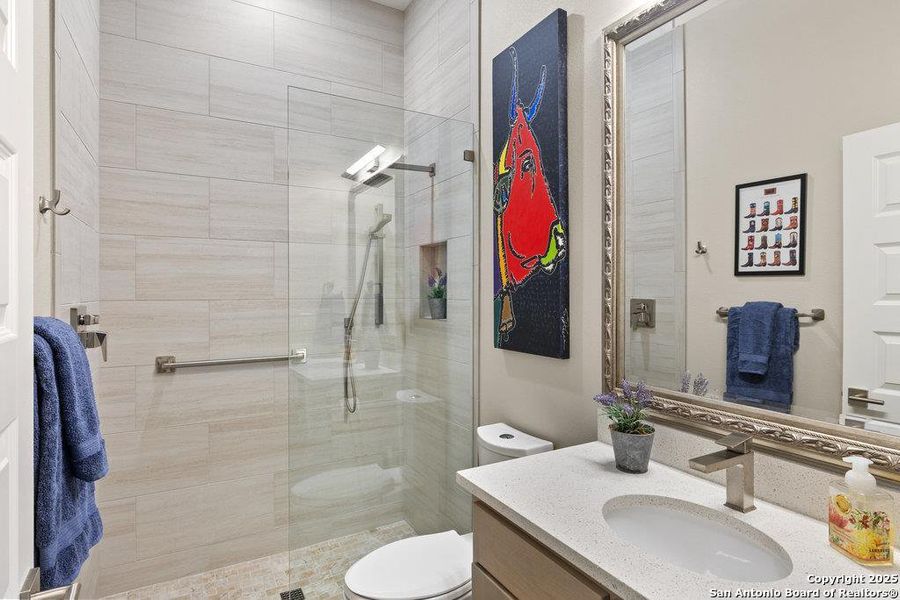 Furnished interior view inside a new home in , Blanco (Image 9).