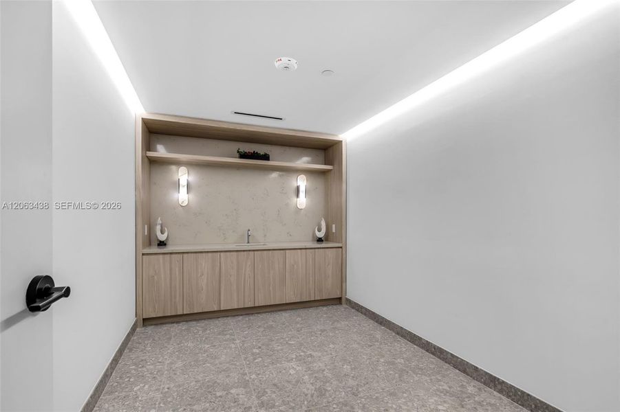 Spacious, unfurnished interior of a new home in , Miami (Image 27).