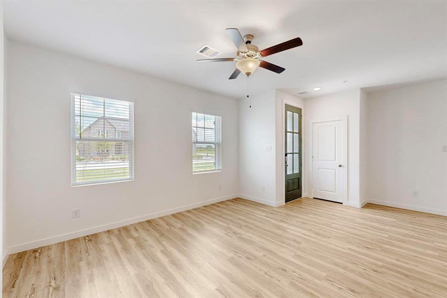 Spacious, unfurnished interior of a new home in Solterra Texas, Mesquite (Image 33).