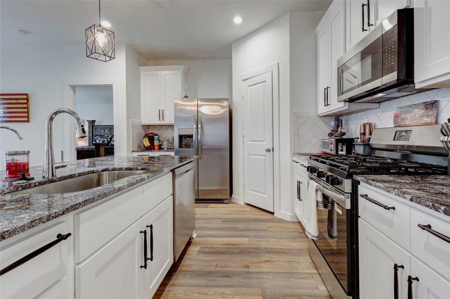Furnished interior view inside a new home in Canterra Creek 45' and 50' Homesites, Iowa Colony (Image 24).