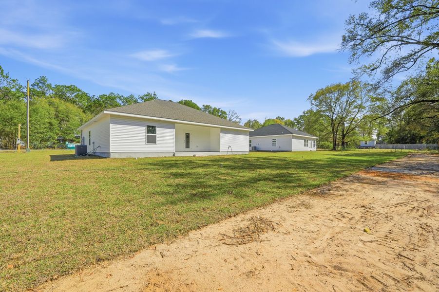 Exterior details and patio area of a home in , Crestview (Image 26).