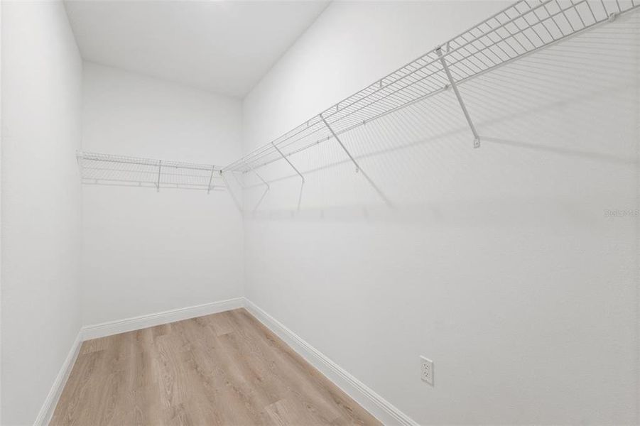 Spacious, unfurnished interior of a new home in , Ocala (Image 13).