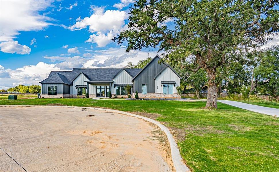 Front exterior of a new home in , Granbury, TX, highlighting curb appeal (Image 21). Front exterior of a new home in , Granbury, TX, highlighting curb appeal (Image 21).