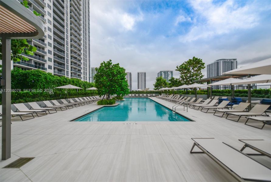 Condo located in Miami, FL showcasing its design and architecture (Image 22).
