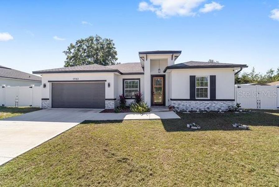 Front exterior of a new home in , Ocala, FL, highlighting curb appeal (Image 23).