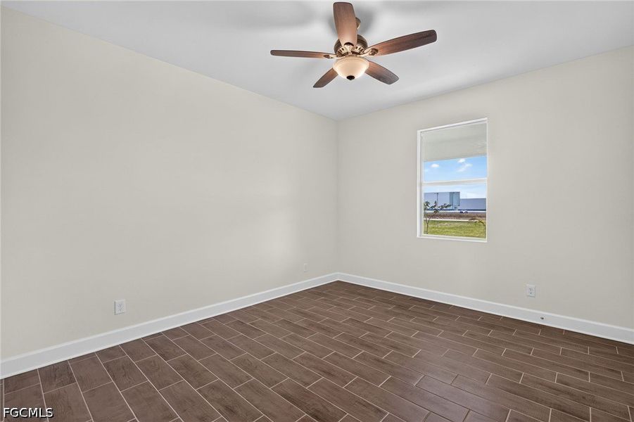 Spacious, unfurnished interior of a new home in Cape Coral, Cape Coral (Image 29).