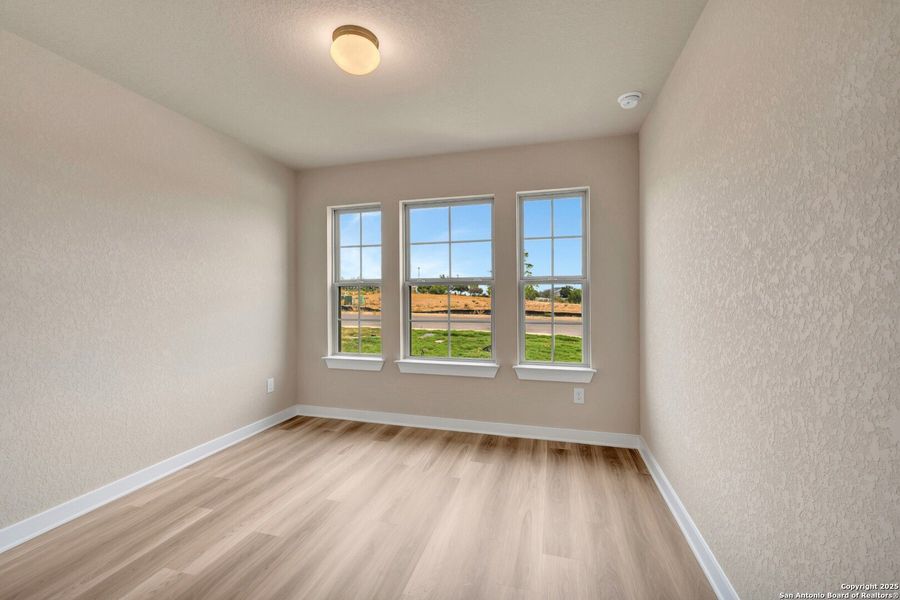 Spacious, unfurnished interior of a new home in Mesquite Ridge, San Antonio (Image 29).