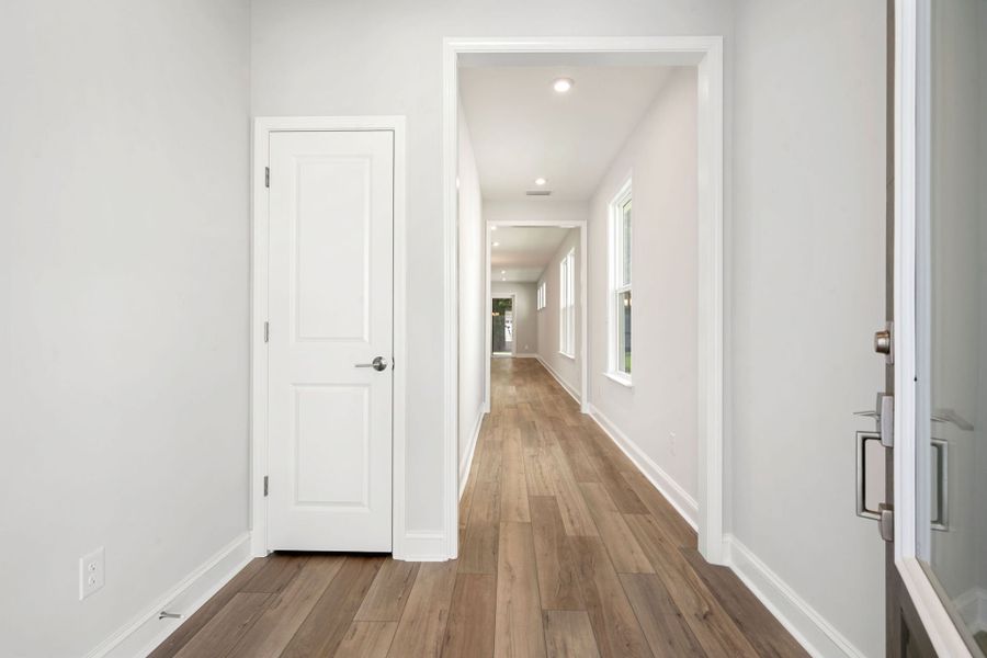 Spacious, unfurnished interior of a new home in Sun City Hilton Head, Bluffton (Image 11).