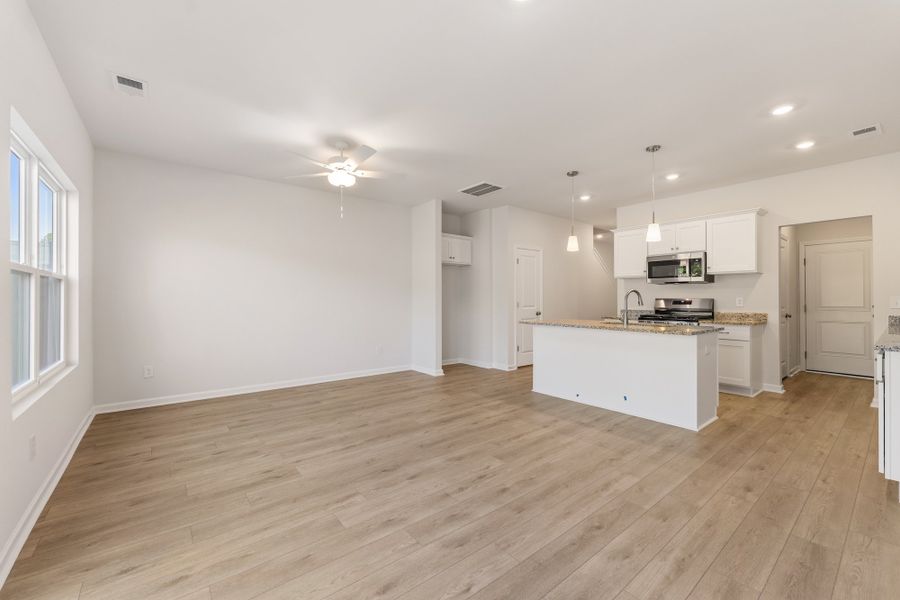 Spacious, unfurnished interior of a new home in Edwards Station, Taylors (Image 19).