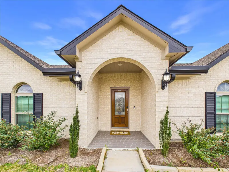 Exterior details and patio area of a home in Pedregal, Galveston (Image 29).
