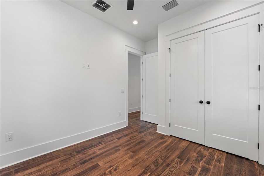 Spacious, unfurnished interior of a new home in , Tampa (Image 25).