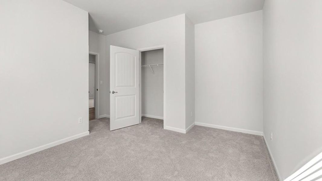 Spacious, unfurnished interior of a new home in Lost Creek, Dallas (Image 26).