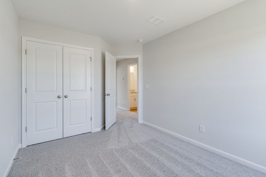 Spacious, unfurnished interior of a new home in Astoria, Columbia (Image 25).