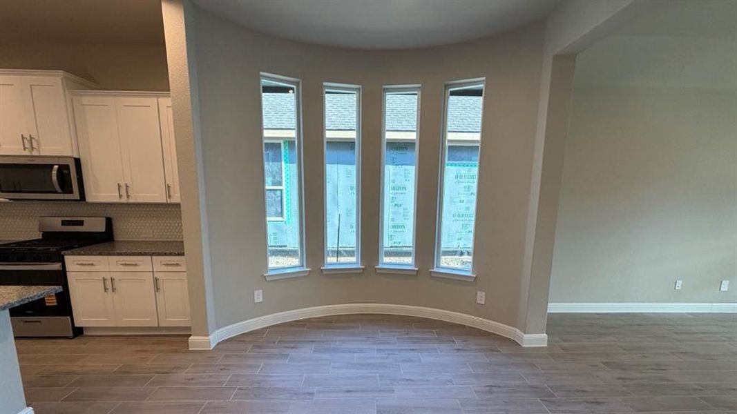 Spacious, unfurnished interior of a new home in Rock Creek Ranch, Fort Worth (Image 12).