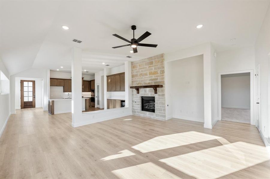 Spacious, unfurnished interior of a new home in Stone River Glen 50s, Royse City (Image 31).