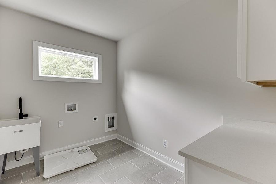 Spacious, unfurnished interior of a new home in , Bishop (Image 49).