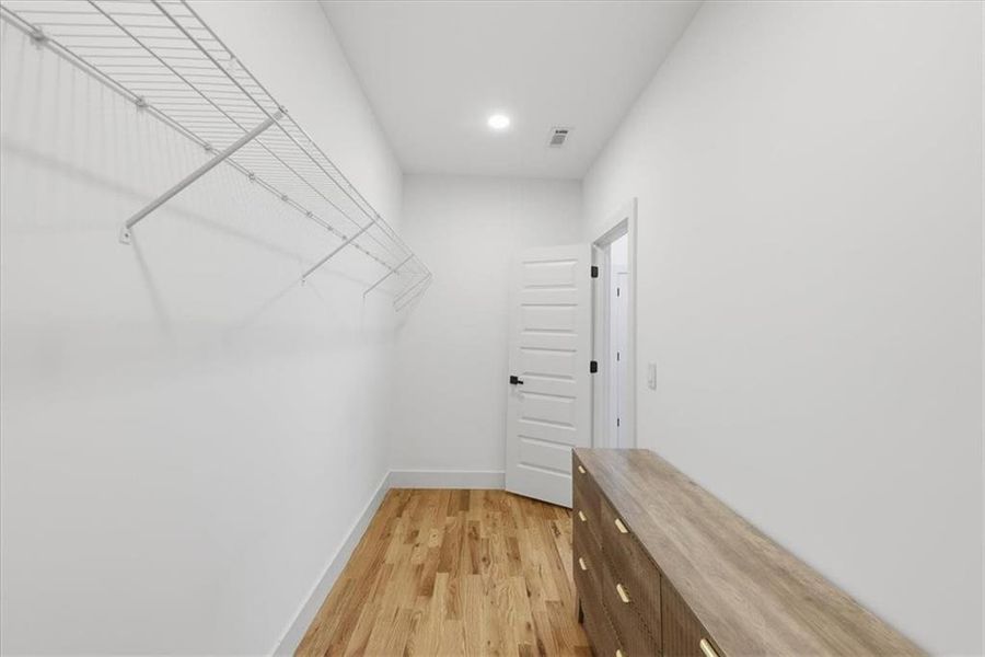 Spacious, unfurnished interior of a new home in , Atlanta (Image 24).