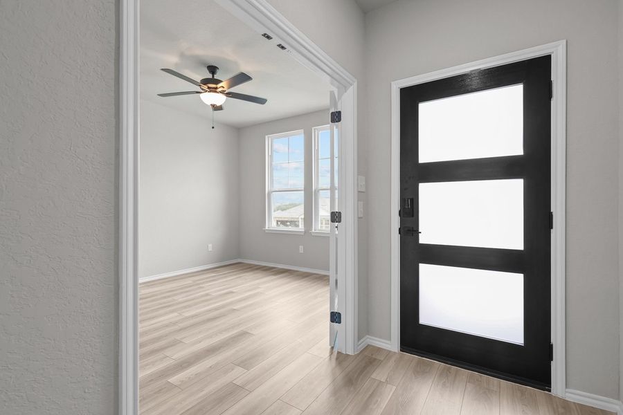 Representative unfurnished interior of a home built from the The Glenwood E by Davidson Homes LLC in Bricewood, San Antonio (Image 16).