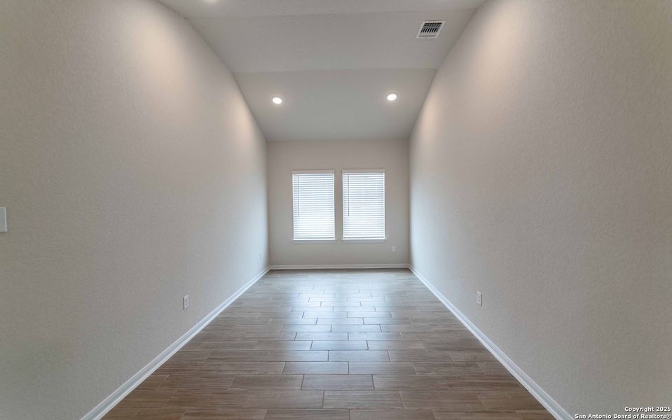 Spacious, unfurnished interior of a new home in Hickory Ridge, Elmendorf (Image 6). Spacious, unfurnished interior of a new home in Hickory Ridge, Elmendorf (Image 6).
