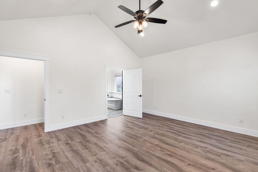 Spacious, unfurnished interior of a new home in , Kerrville (Image 25).