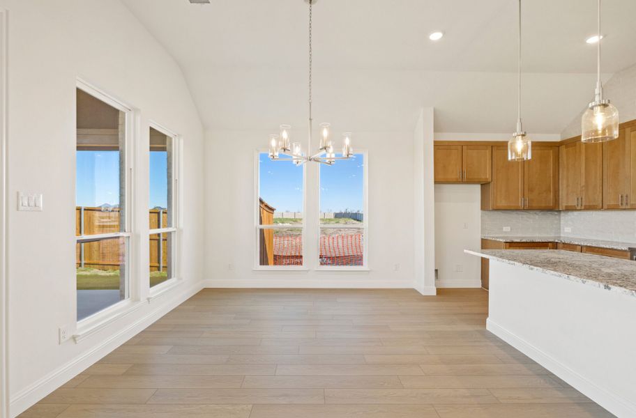 Spacious, unfurnished interior of a new home in Myrtle Creek, Waxahachie (Image 36).