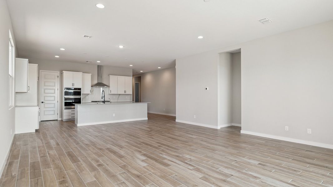 Spacious, unfurnished interior of a new home in Upper Canyon, Phoenix (Image 20).